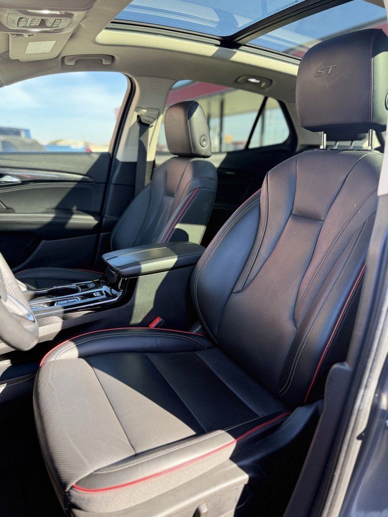 Used 2022 Buick Envision Essence w/ Technology Package I image 11