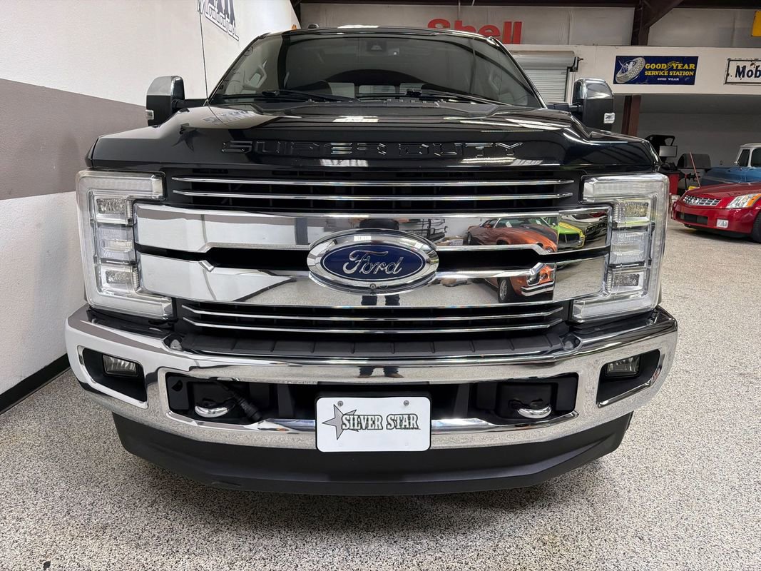 Used 2017 Ford F250 Lariat w/ Lariat Ultimate Package AWD/4WD image 2