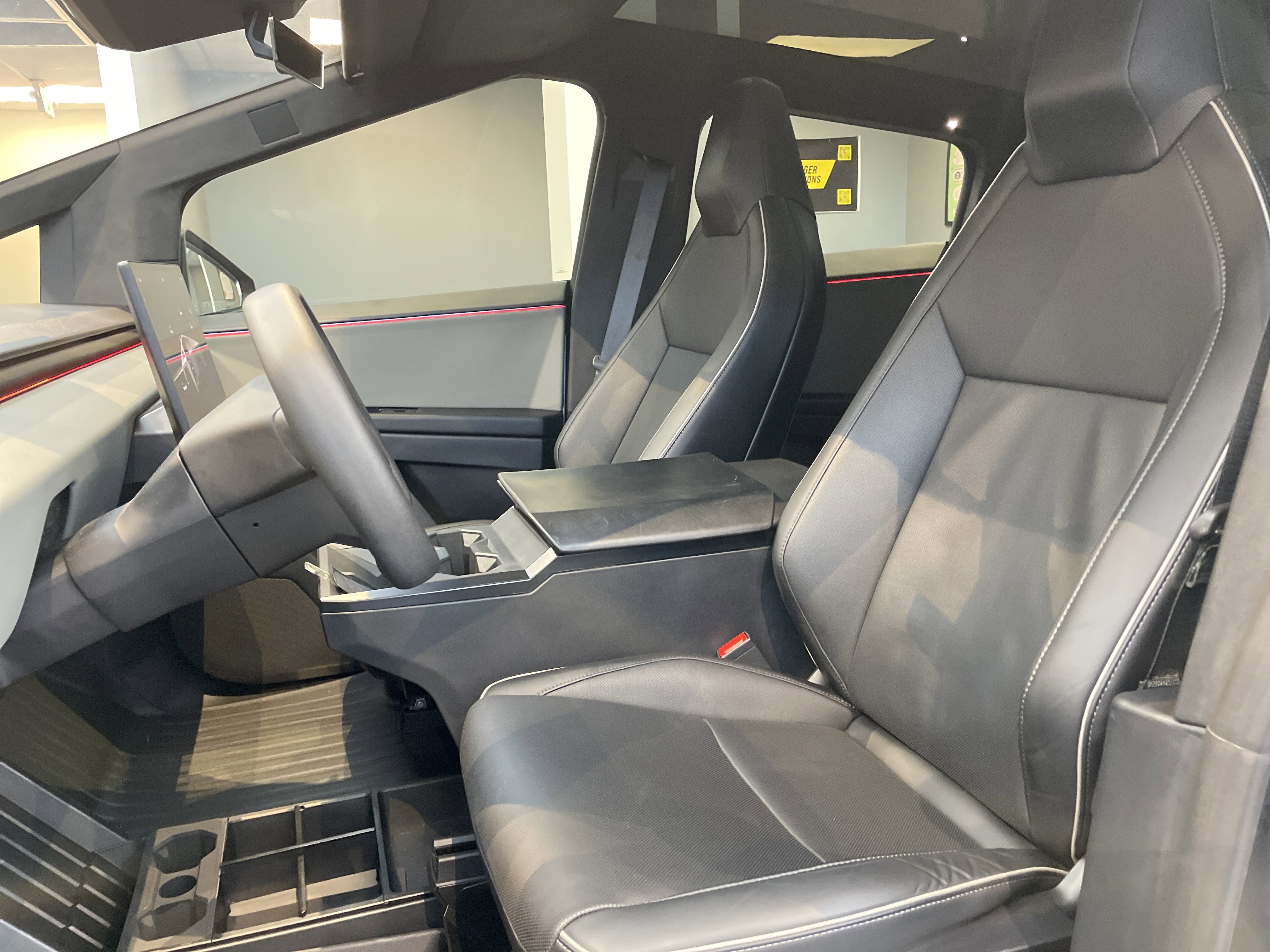 Used 2025 Tesla Cybertruck AWD Crew Cab image 17