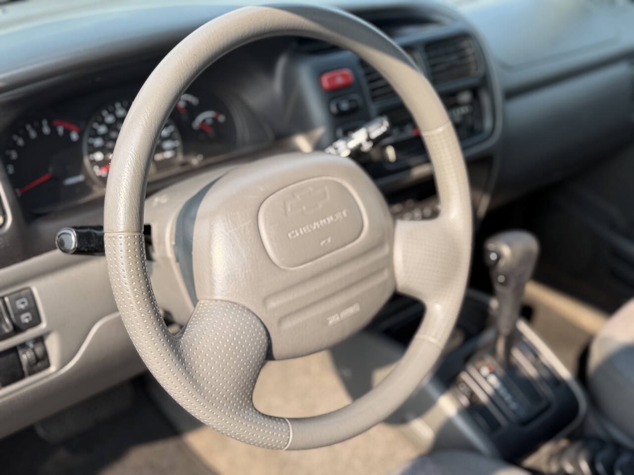 Used 2000 Chevrolet Tracker 4WD w/ Preferred Equipment Group 2 image 15