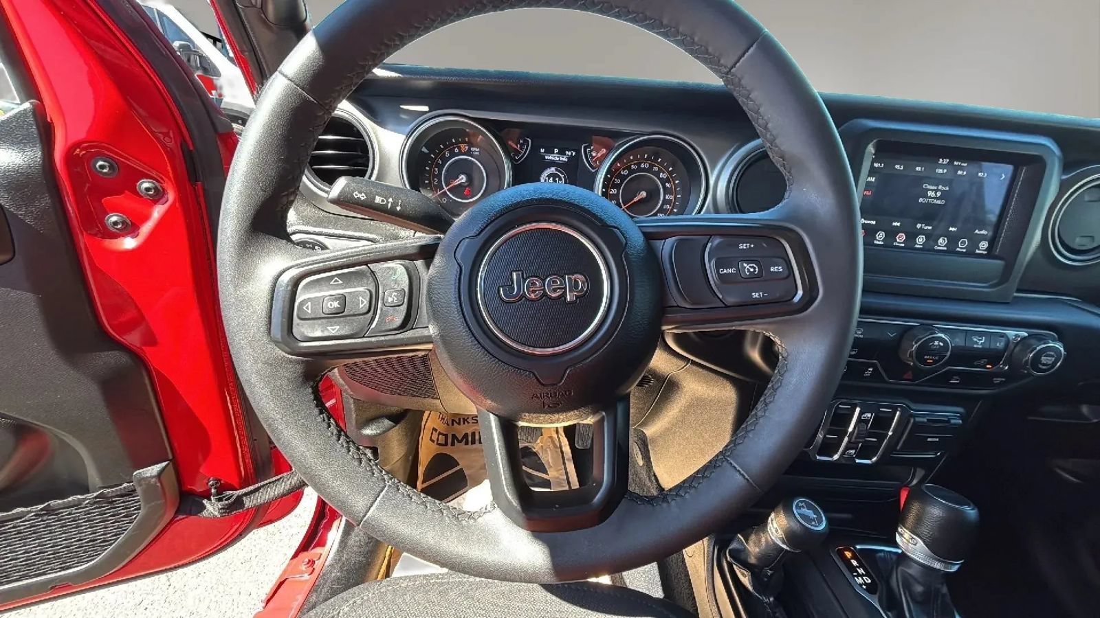 Used 2023 Jeep Gladiator Sport AWD/4WD image 17