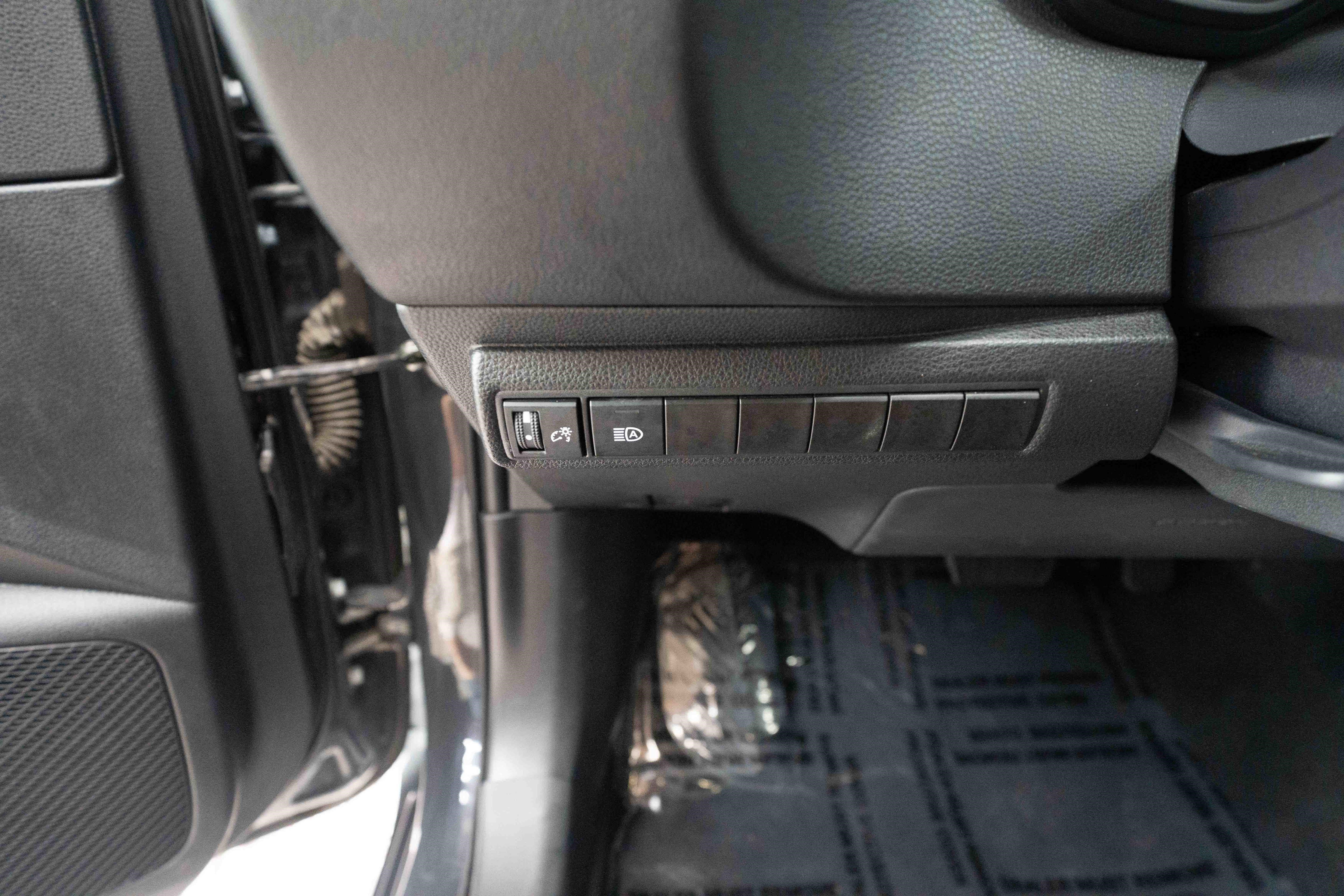 Used 2025 Toyota Corolla LE FWD image 11