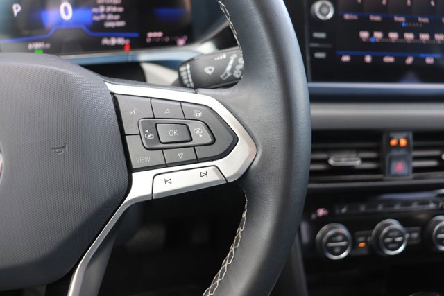 Used 2024 Volkswagen Taos SE image 21