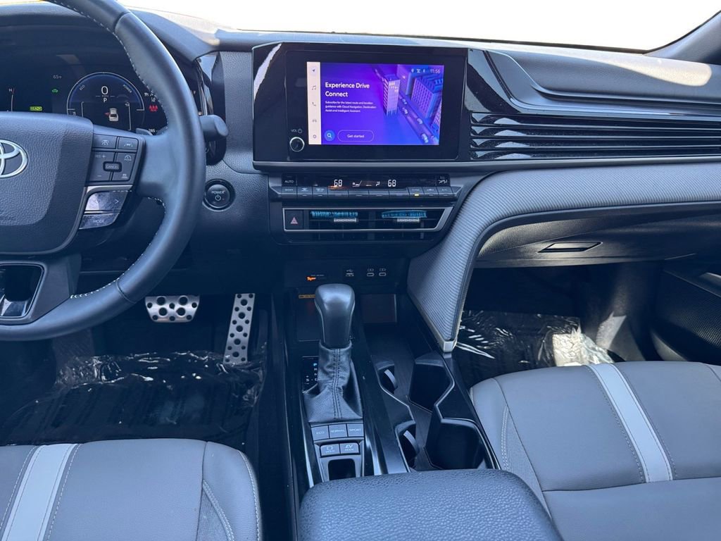 Used 2025 Toyota Camry SE image 11