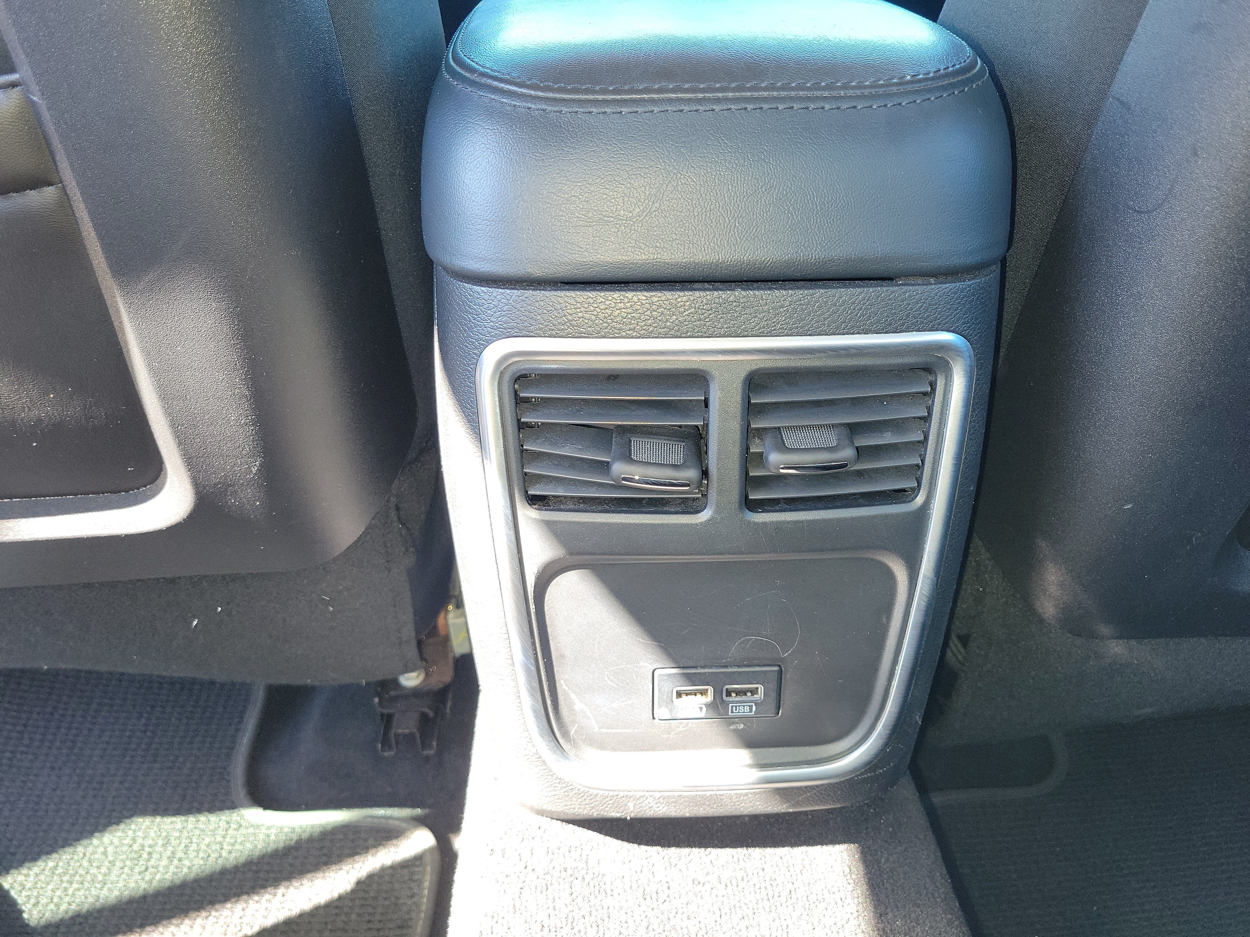 Used 2019 Chrysler 300 Touring RWD image 12