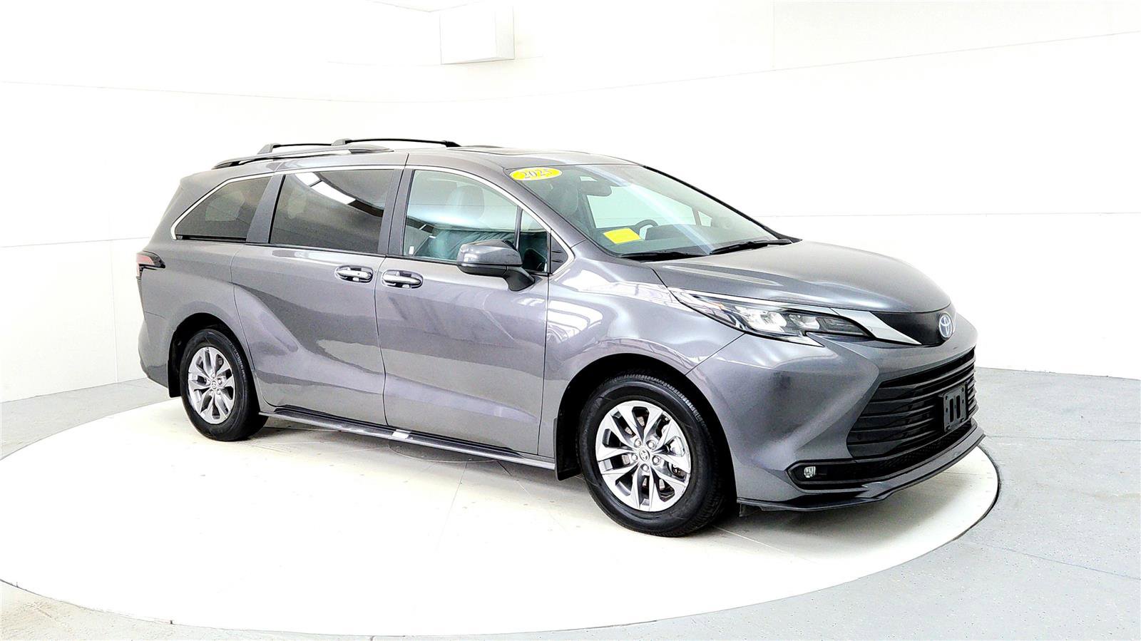 Certified 2025 Toyota Sienna XLE w/ XLE Plus Package image 7