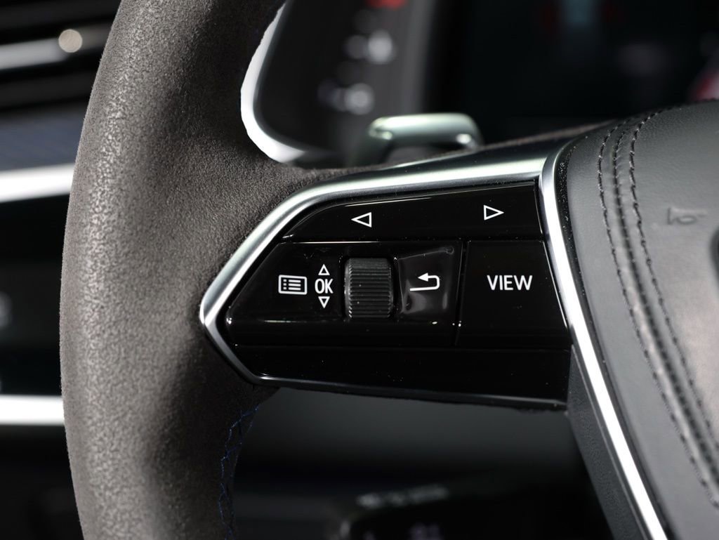 Used 2025 Audi RS 6 performance w/ Blue RS Design Package Plus image 41