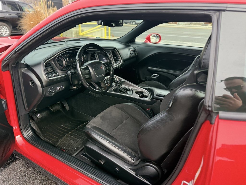 Used 2022 Dodge Challenger R/T w/ Plus Package image 20