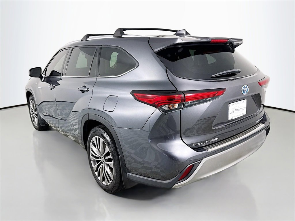 Used 2021 Toyota Highlander Platinum image 3