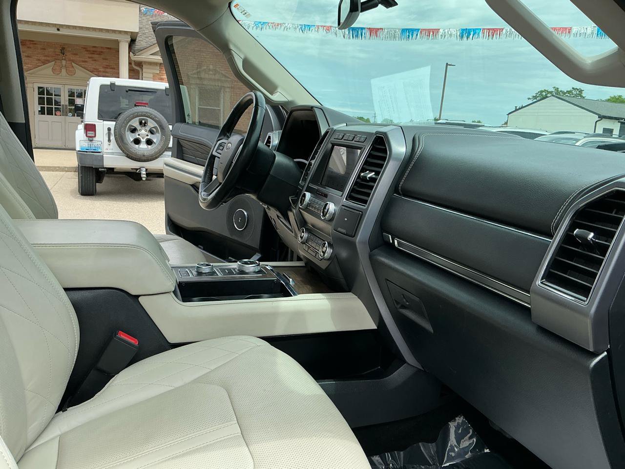 Used 2019 Ford Expedition Platinum AWD/4WD image 25