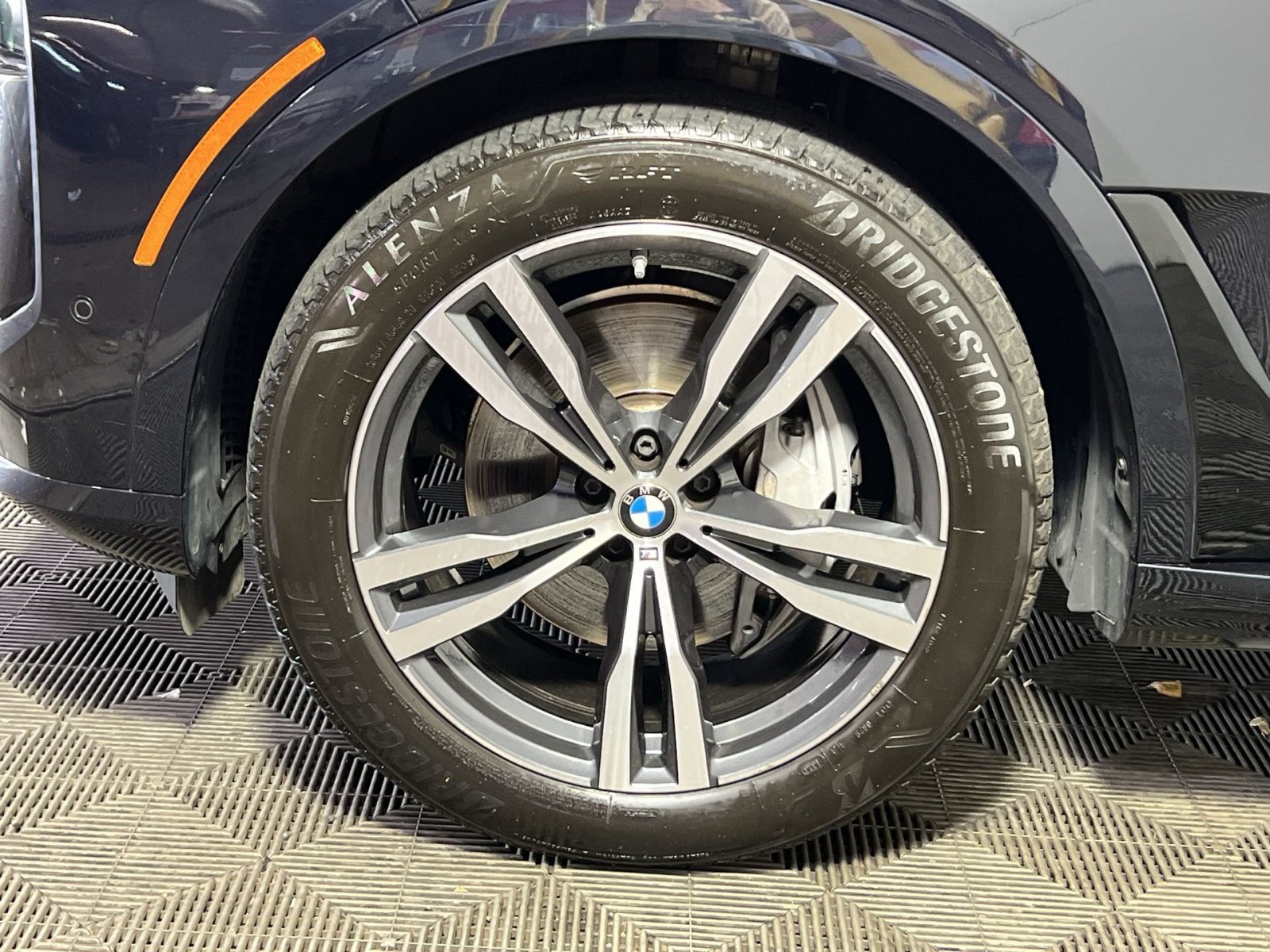 Used 2024 BMW X7 xDrive40i w/ M Sport Package AWD/4WD image 13
