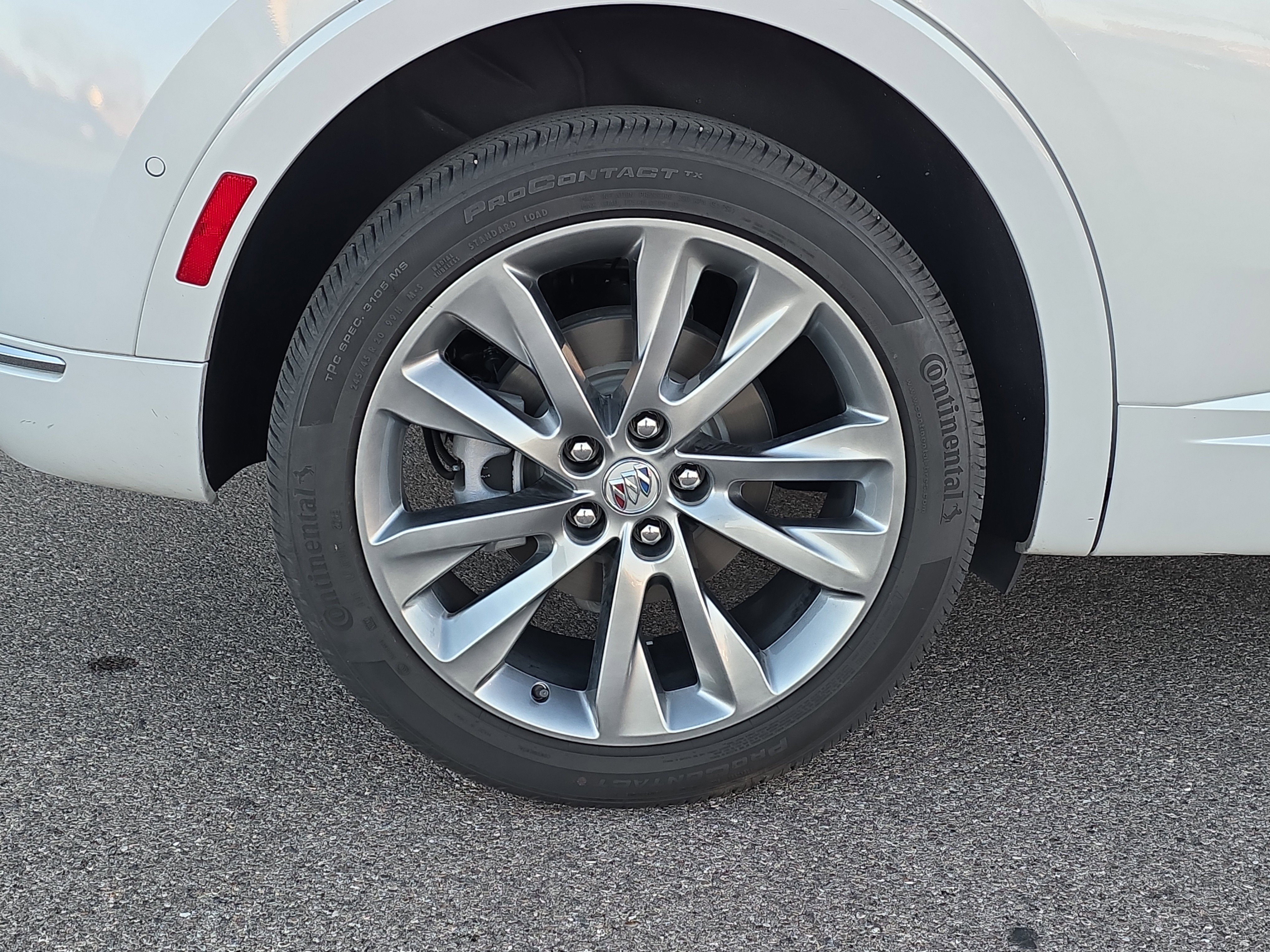 Used 2023 Buick Envision Avenir image 10