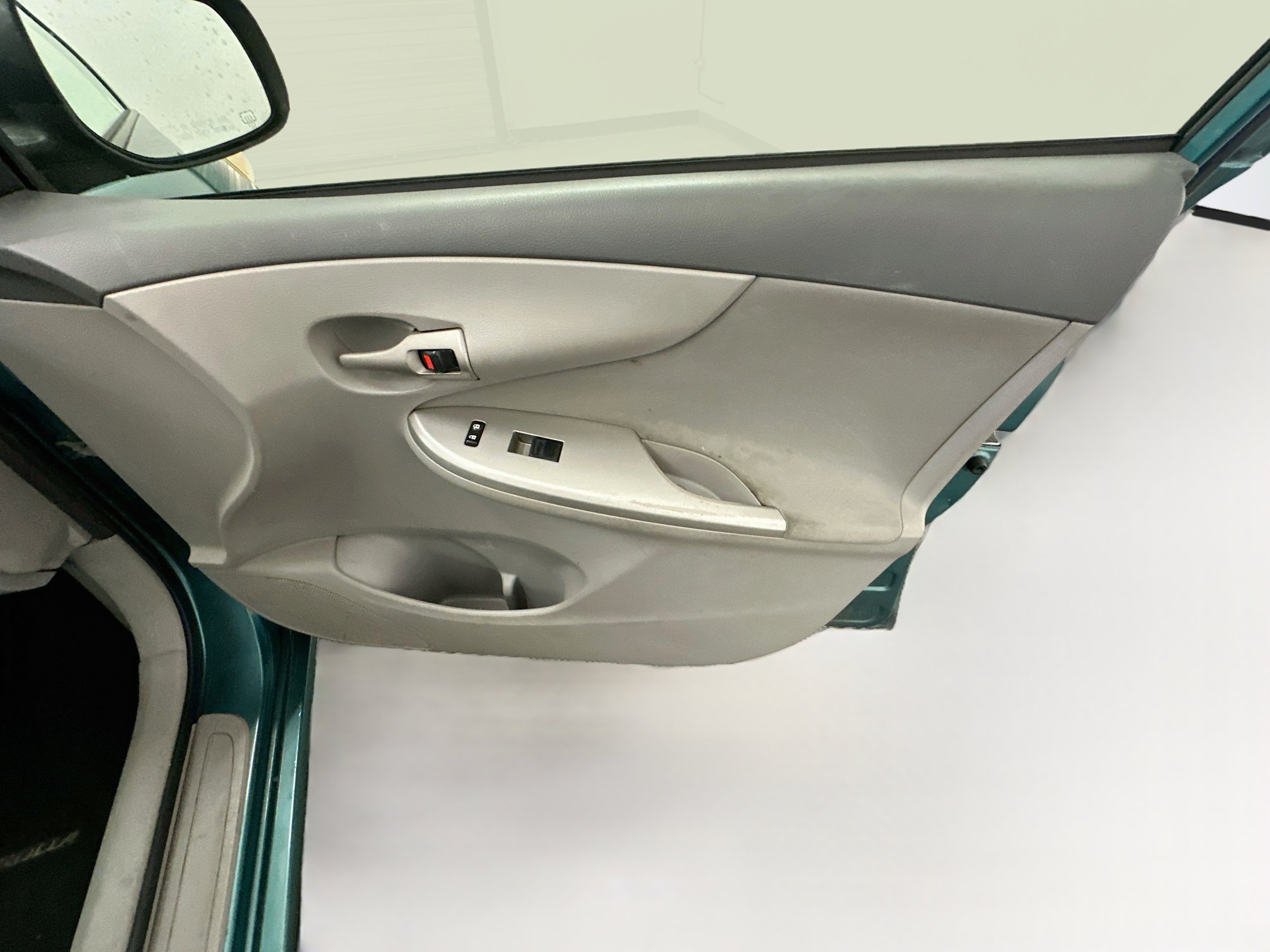 Used 2010 Toyota Corolla LE w/ All Weather Guard Pkg FWD image 29