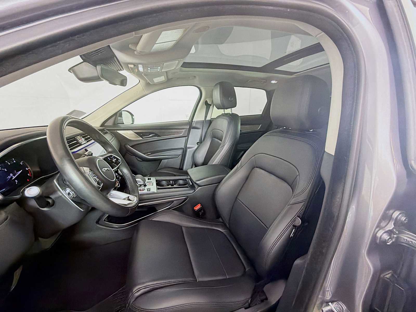 Used 2021 Jaguar F-PACE AWD/4WD image 11