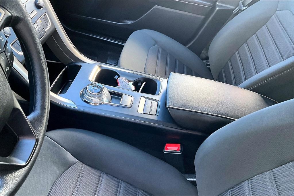 Used 2020 Ford Fusion SE image 16
