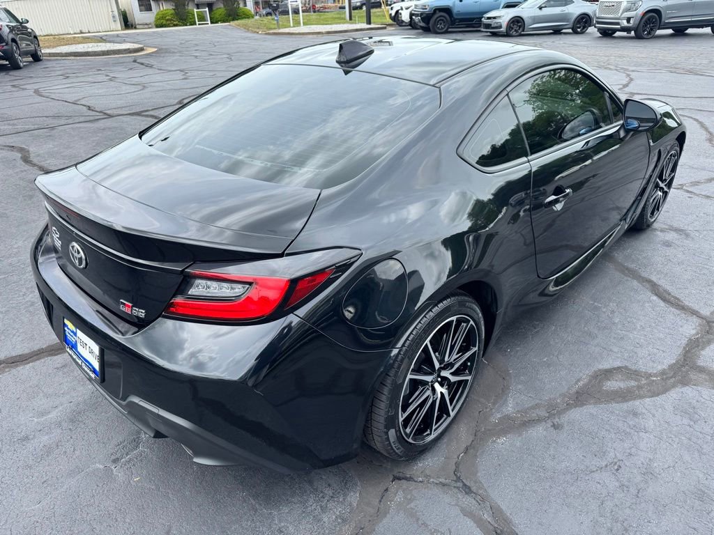 Used 2023 Toyota GR86 RWD image 7