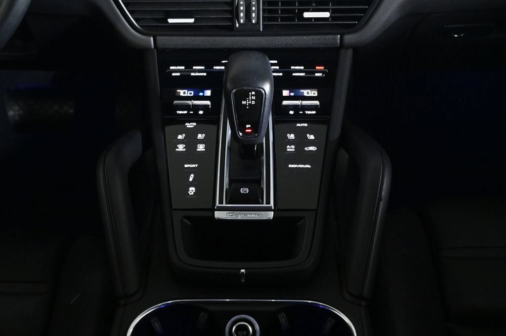 Certified 2023 Porsche Cayenne Platinum Edition AWD/4WD image 16