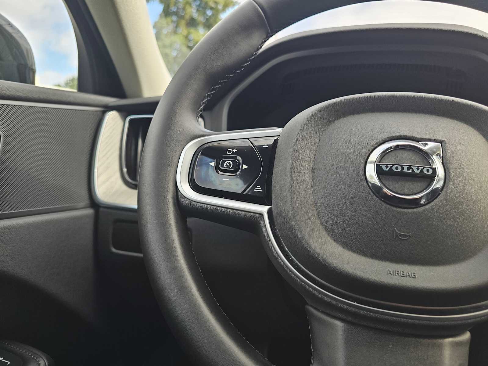 Certified 2025 Volvo XC60 B5 Plus image 34