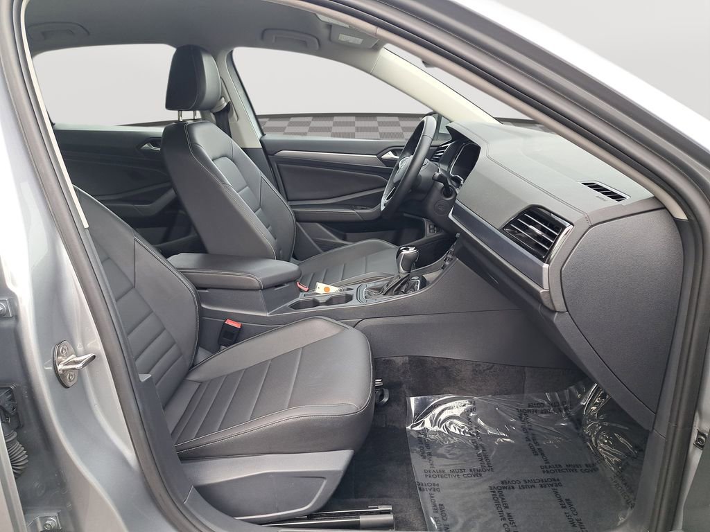Used 2024 Volkswagen Jetta SE image 18