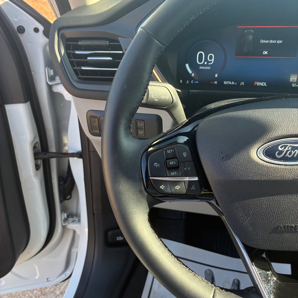Used 2024 Ford Escape Platinum AWD/4WD image 11