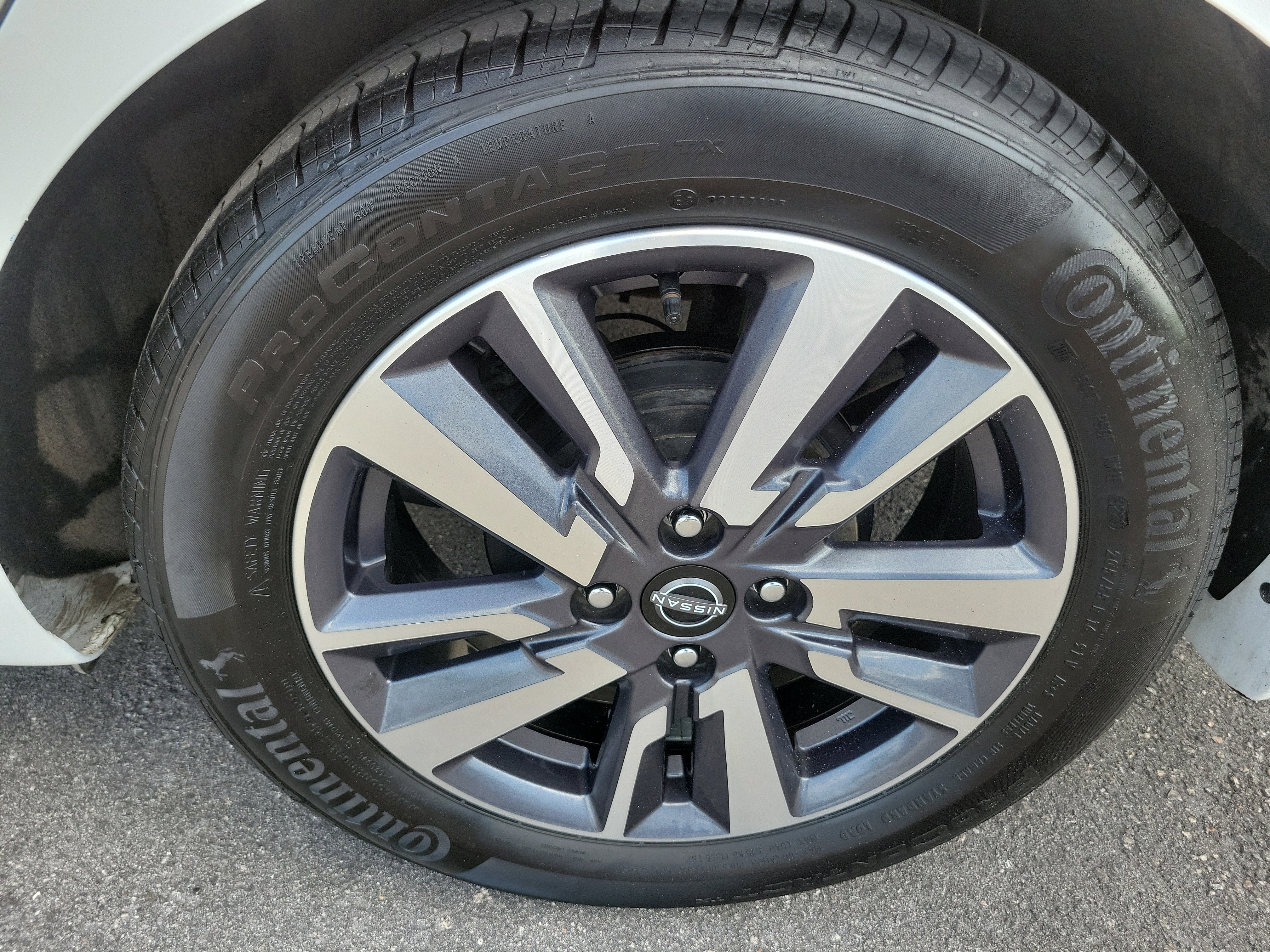 Used 2024 Nissan Versa SV w/ Trunk Package FWD image 7