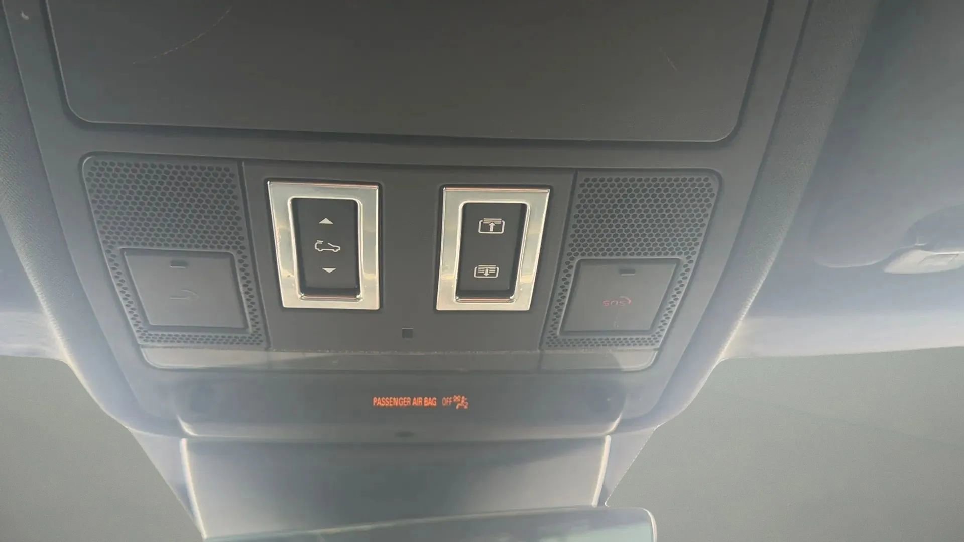 Used 2020 Land Rover Range Rover Evoque R-Dynamic S image 36