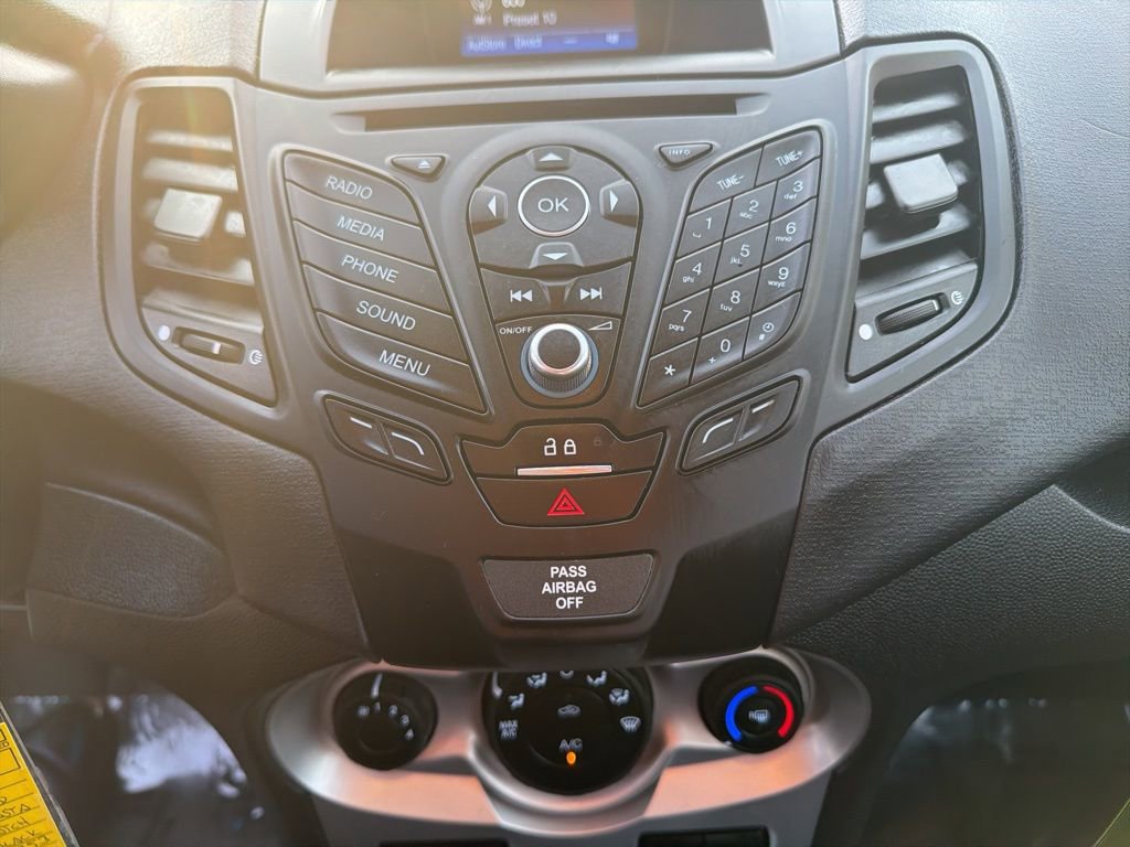 Used 2018 Ford Fiesta SE image 23