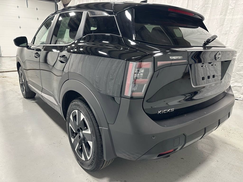 Used 2025 Nissan Kicks SV AWD/4WD image 5