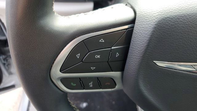 Certified 2024 Chrysler Pacifica Touring-L image 10