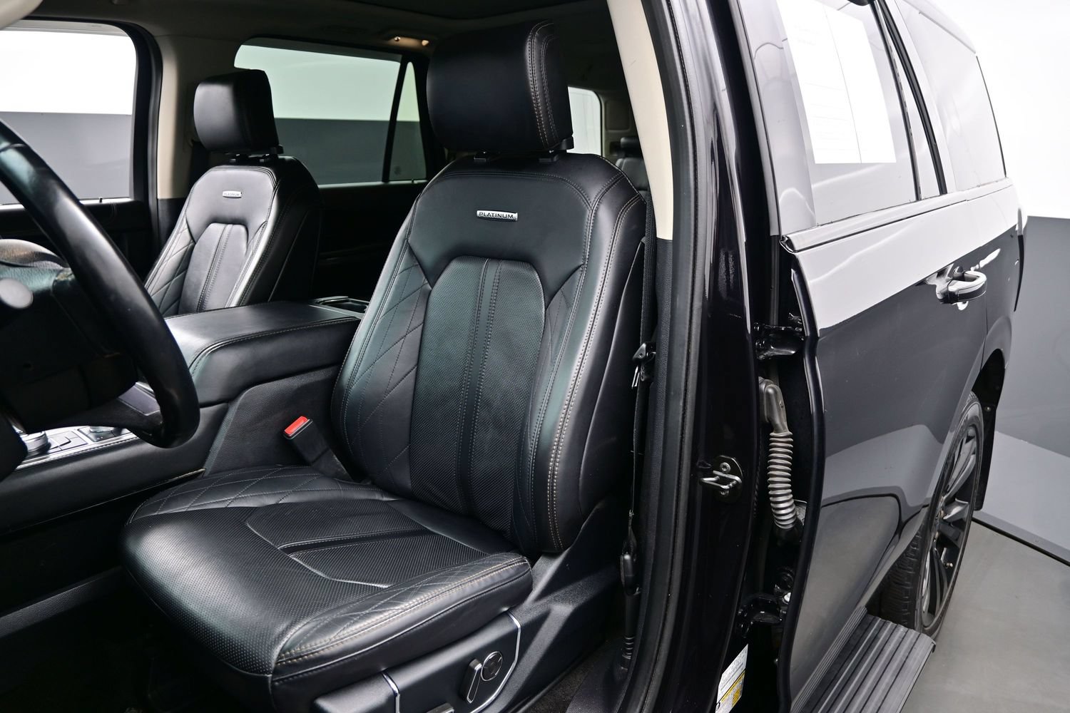 Used 2021 Ford Expedition Platinum AWD/4WD image 12