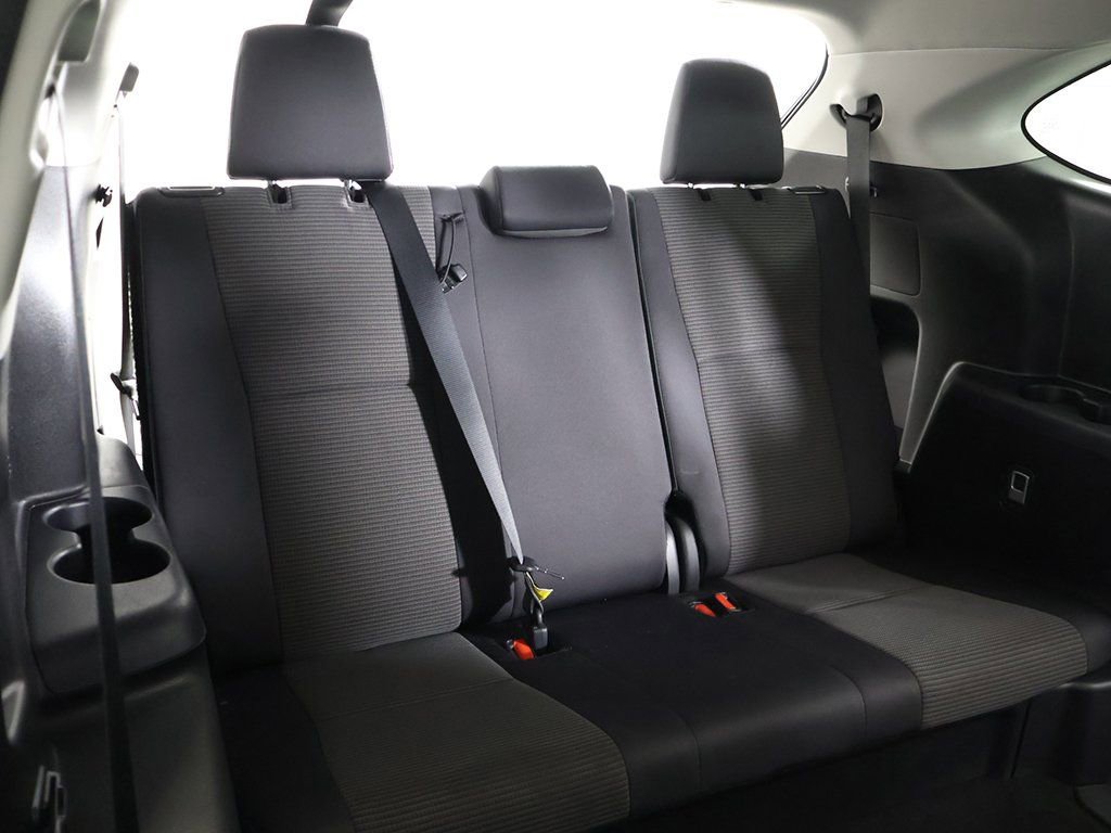 Used 2024 Toyota Highlander LE AWD/4WD image 35