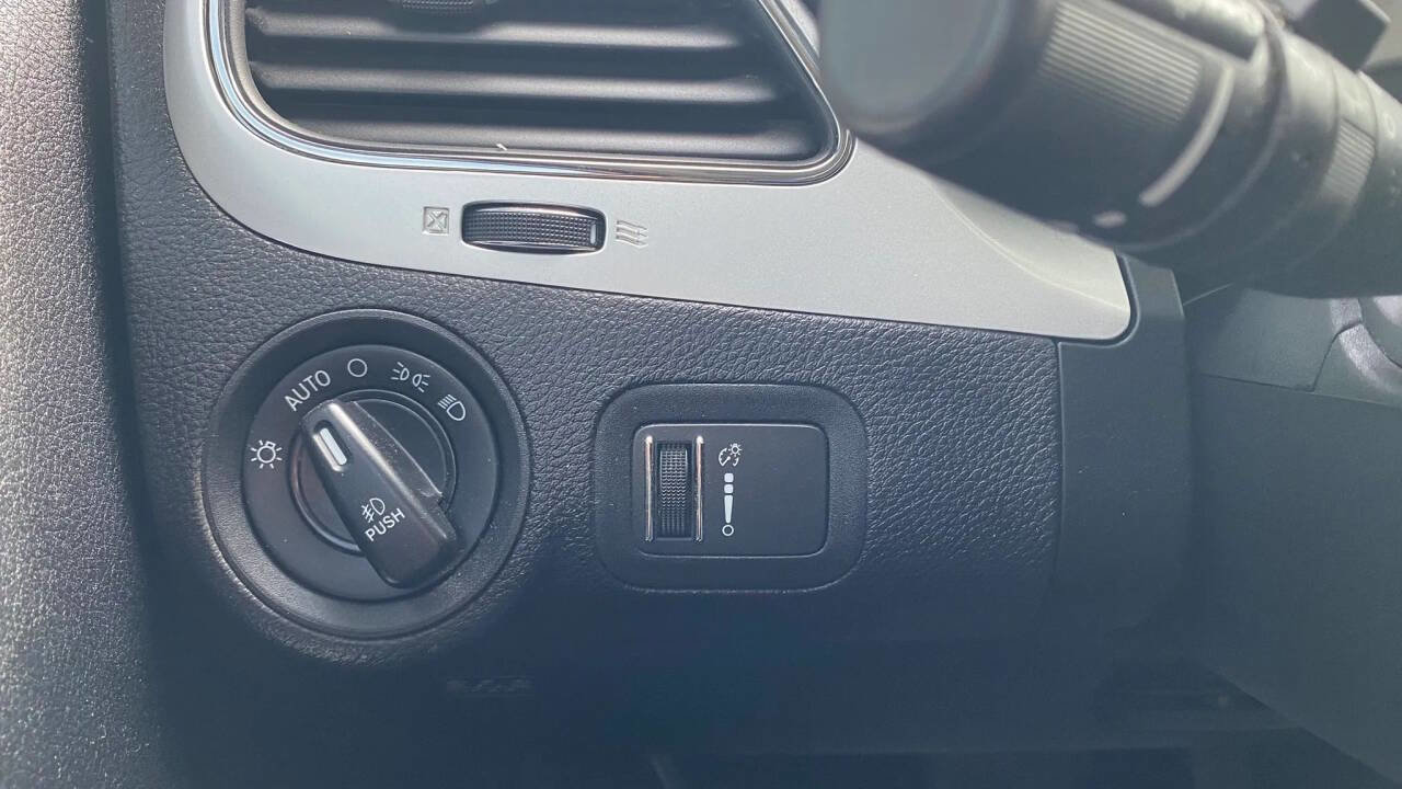 Used 2019 Dodge Journey SE w/ Blacktop Package FWD image 13