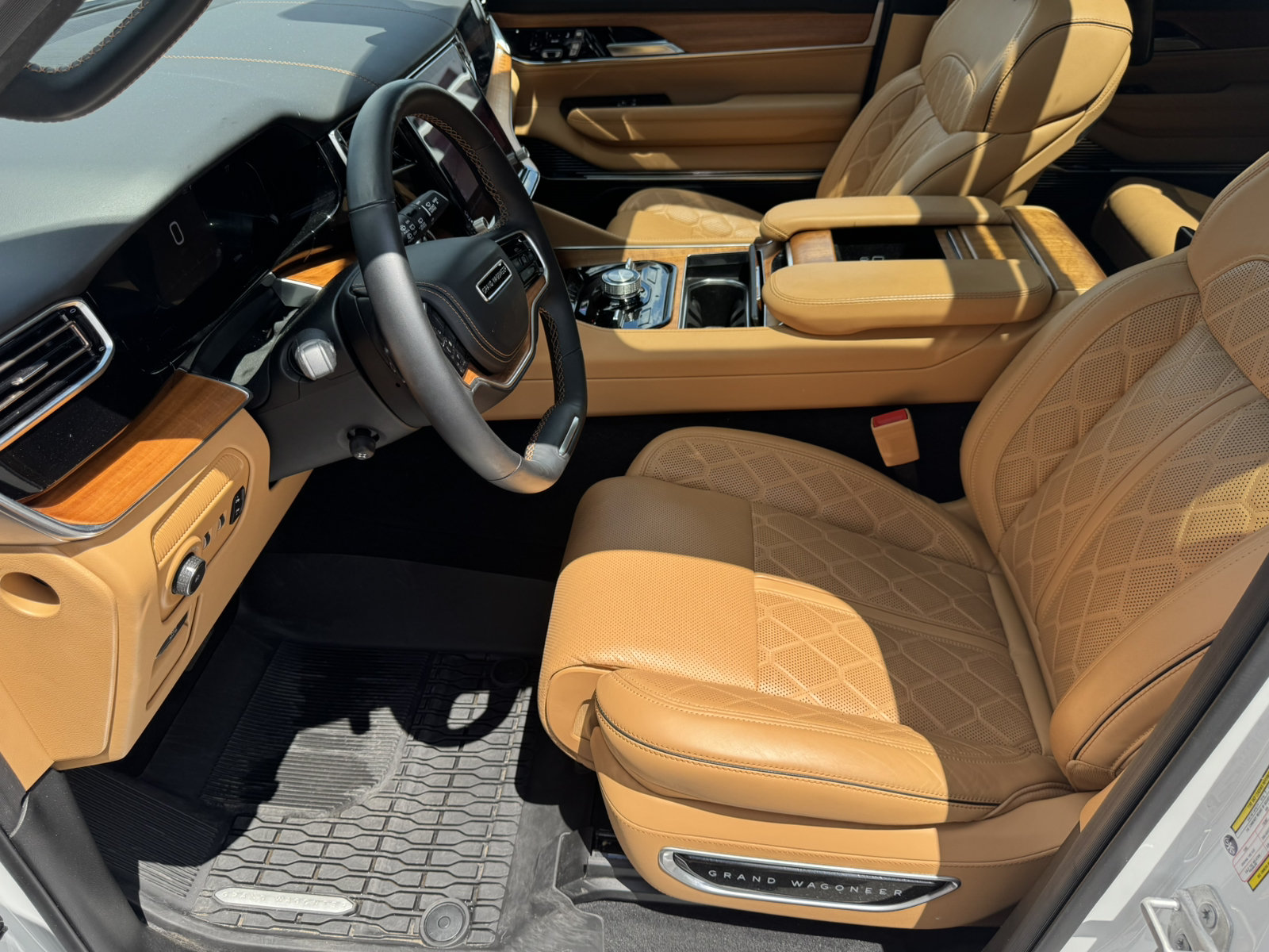 Used 2025 Jeep Grand Wagoneer L Series III w/ Rear Seat Video Group 1 AWD/4WD image 9