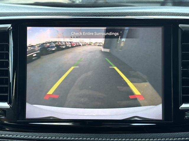 Used 2025 Chrysler Pacifica Limited FWD image 10