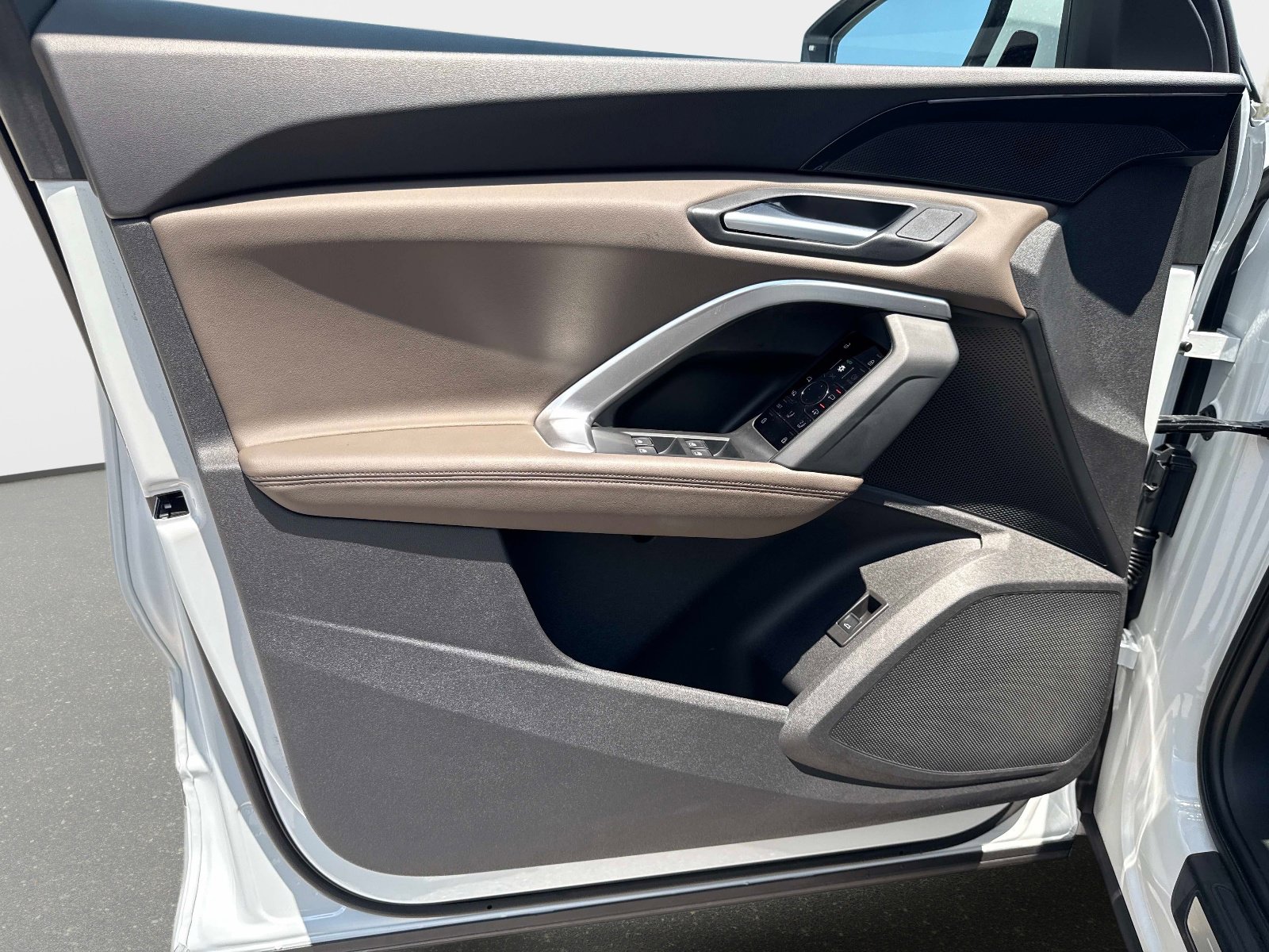 Used 2025 Audi Q5 Premium w/ Convenience Package AWD/4WD image 16