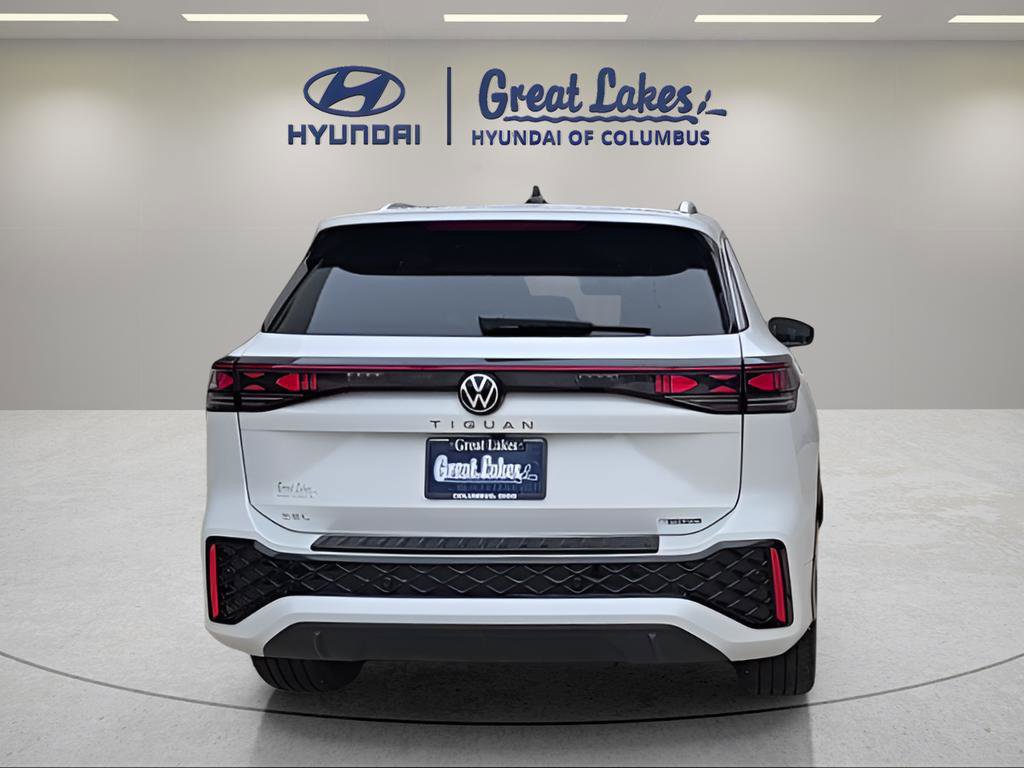 Used 2025 Volkswagen Tiguan SEL R-Line AWD/4WD image 4