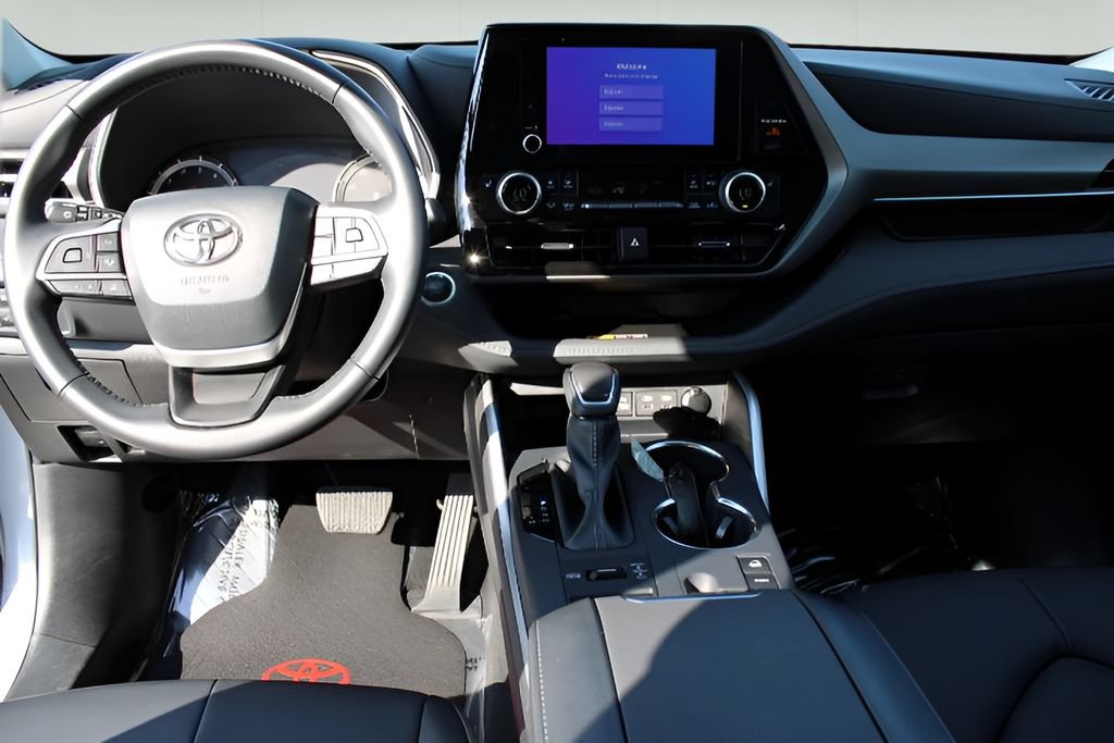 Certified 2025 Toyota Highlander XLE AWD/4WD image 10