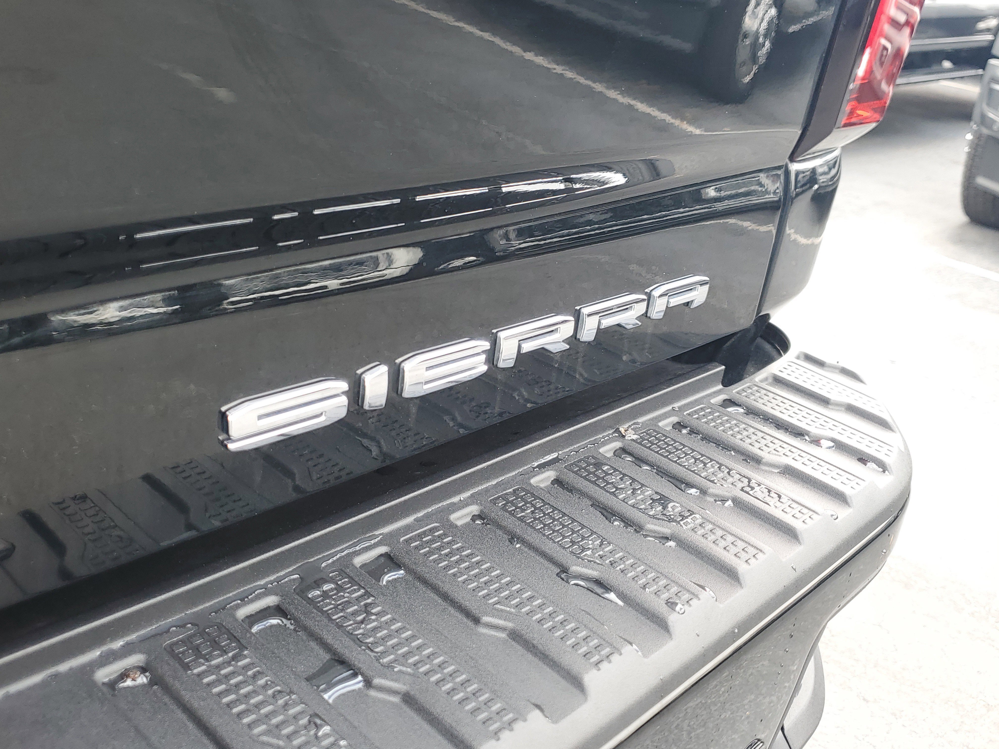 Used 2025 GMC Sierra 3500 Denali Ultimate image 9