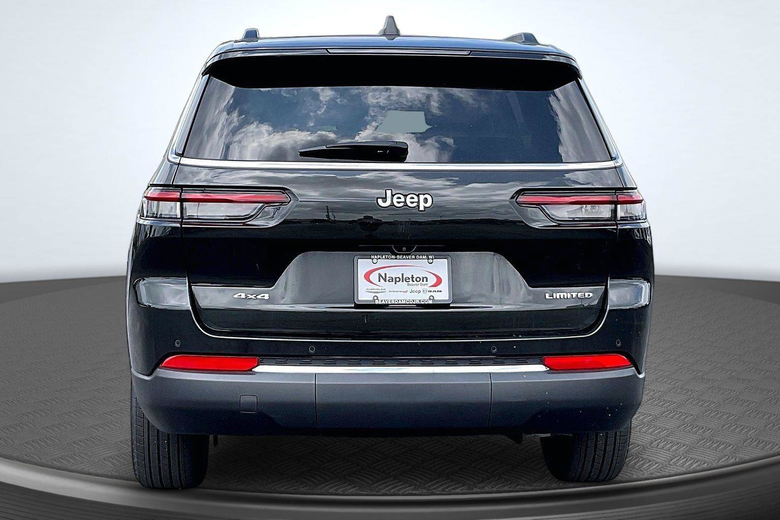 Used 2023 Jeep Grand Cherokee L Limited AWD/4WD image 4