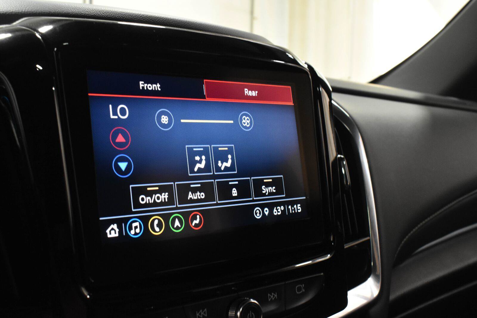 Used 2023 Chevrolet Traverse LT w/ LT Premium Package AWD/4WD image 19