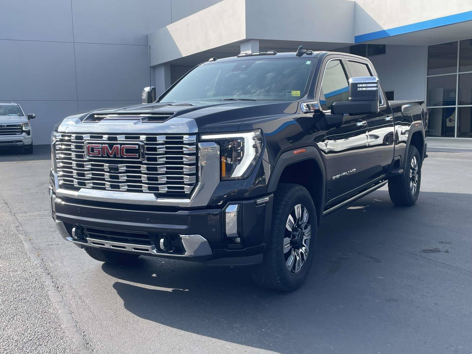 Certified 2025 GMC Sierra 2500 Denali w/ Denali Reserve Package AWD/4WD image 9