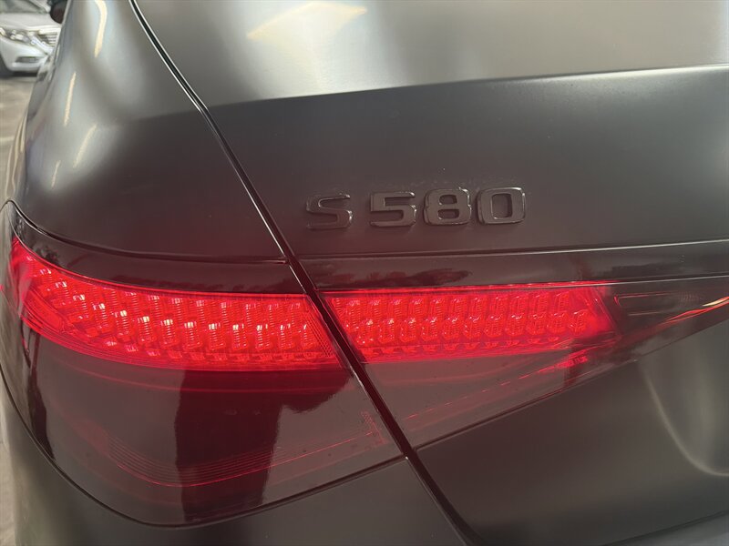 Used 2022 Mercedes-Benz S 580 4MATIC Sedan w/ AMG Line Package image 9