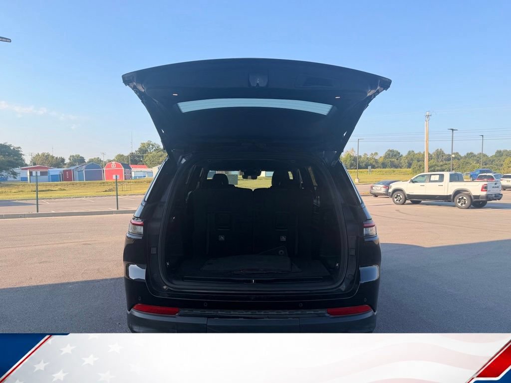 Used 2025 Jeep Grand Cherokee L Laredo AWD/4WD image 10
