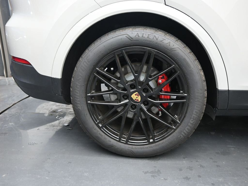 Used 2024 Porsche Cayenne S image 9