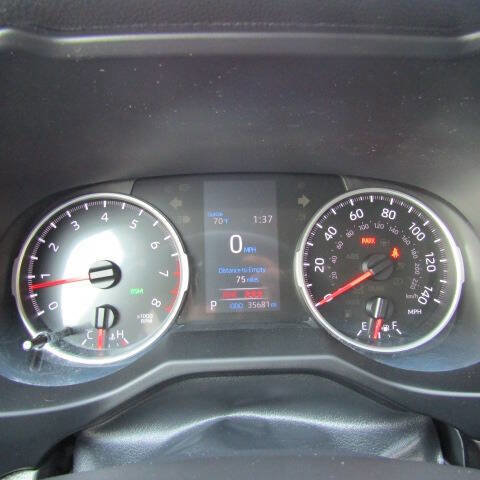 Used 2021 Toyota RAV4 XLE Premium image 10