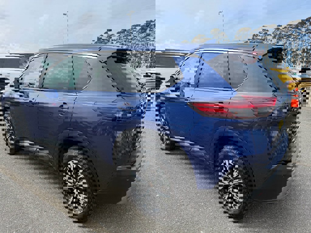 Used 2023 Nissan Rogue SV image 9