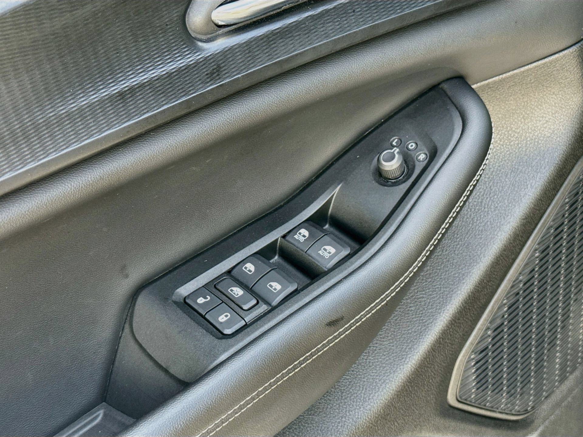 Used 2024 Jeep Grand Cherokee Altitude AWD/4WD image 23