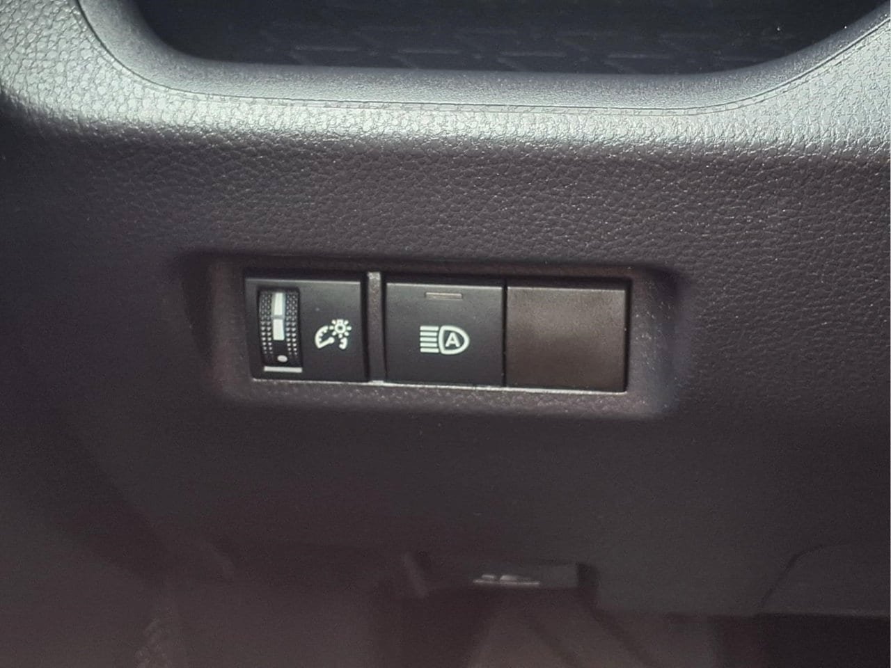Used 2025 Toyota RAV4 XLE AWD/4WD image 25