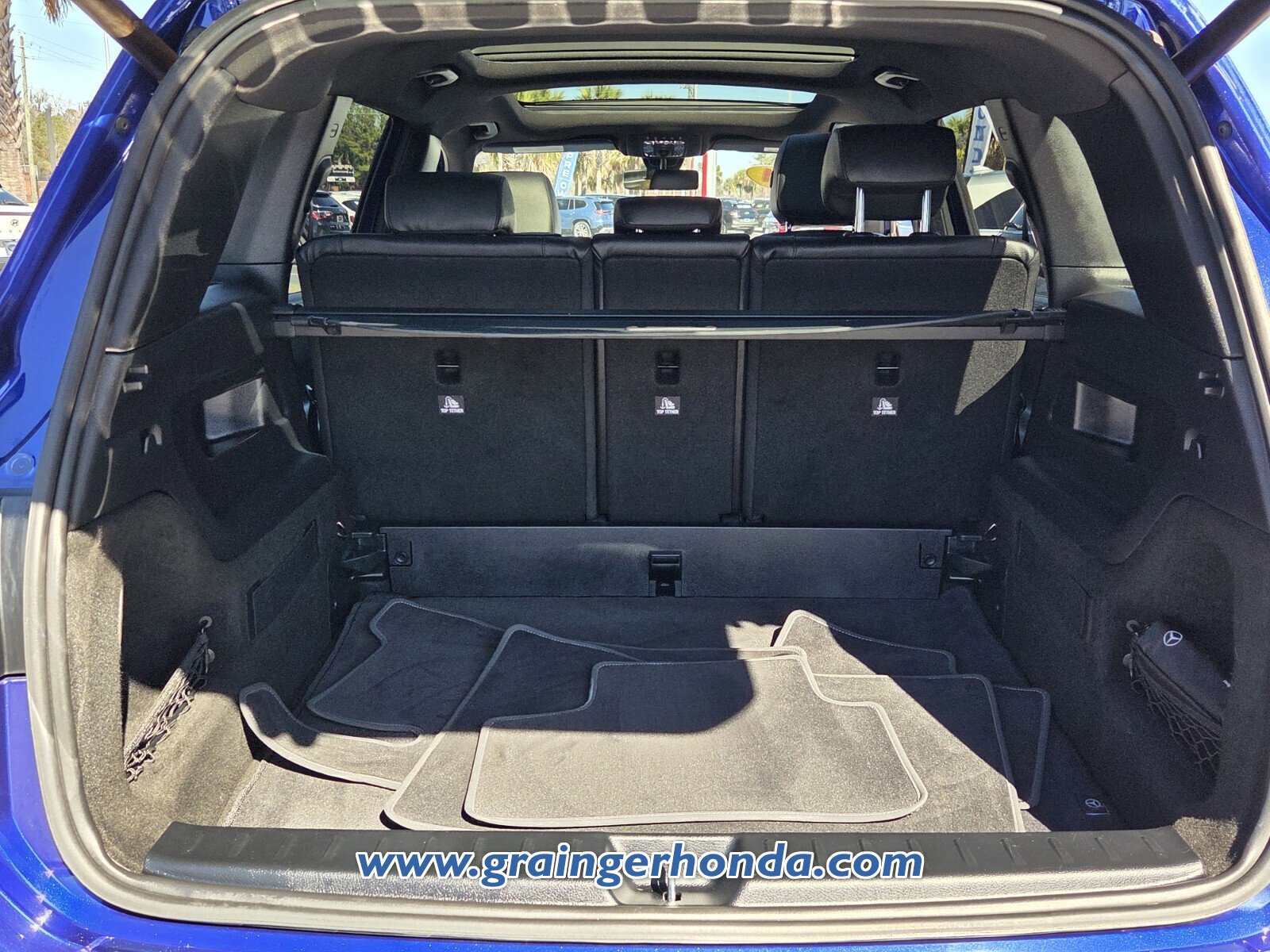 Used 2021 Mercedes-Benz GLB 250 4MATIC w/ Premium Package image 12