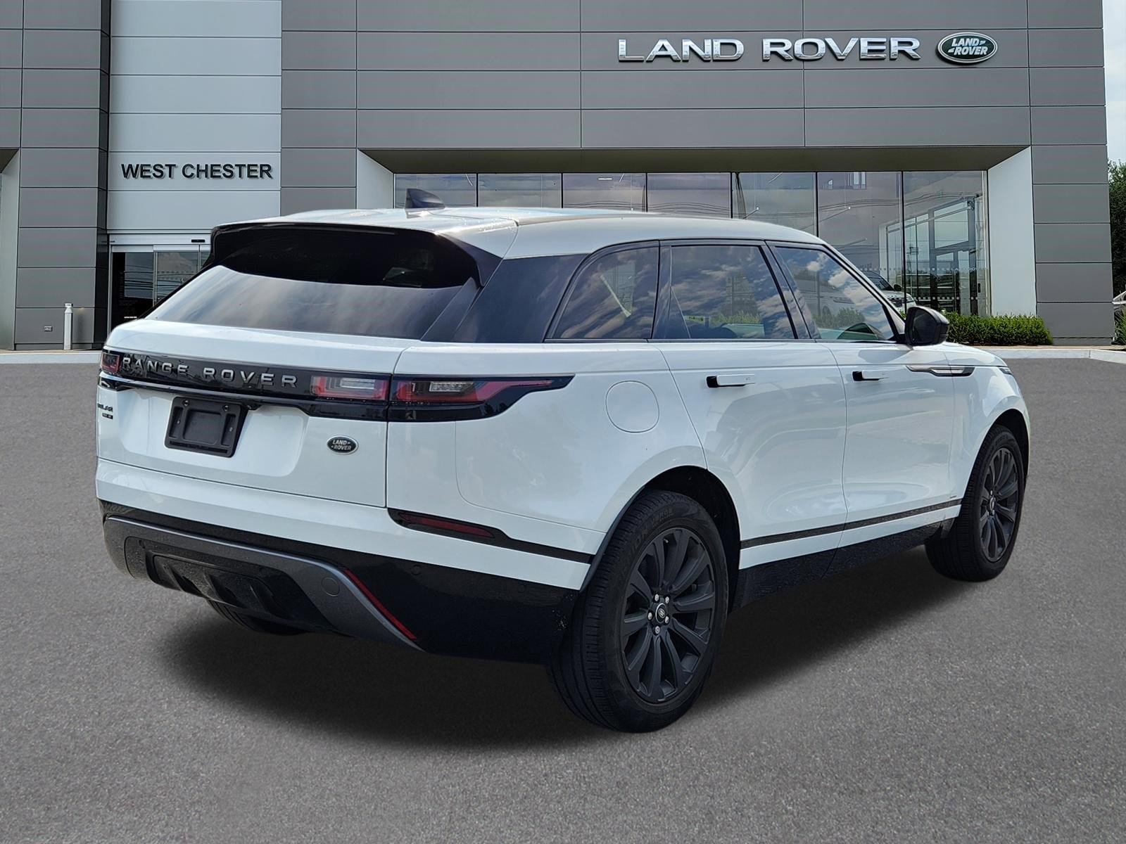 Used 2018 Land Rover Range Rover Velar R-Dynamic SE AWD/4WD image 4